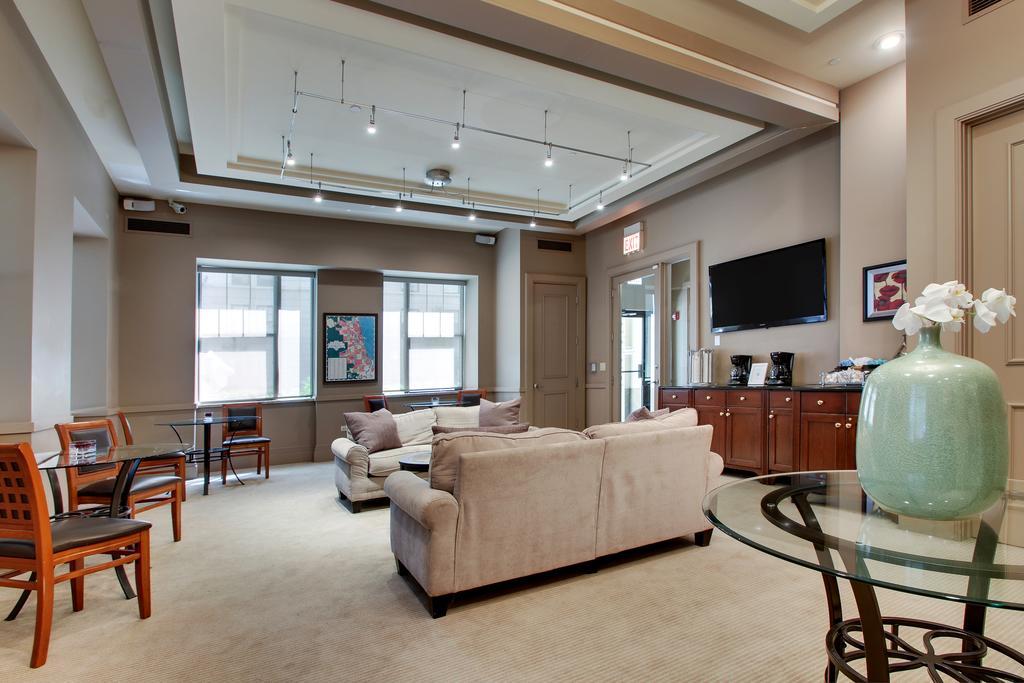 Dewitt Hotel And Suites Чикаго Экстерьер фото