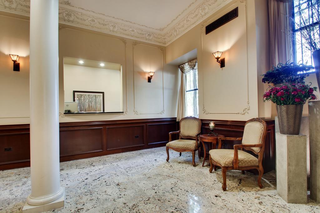 Dewitt Hotel And Suites Чикаго Экстерьер фото