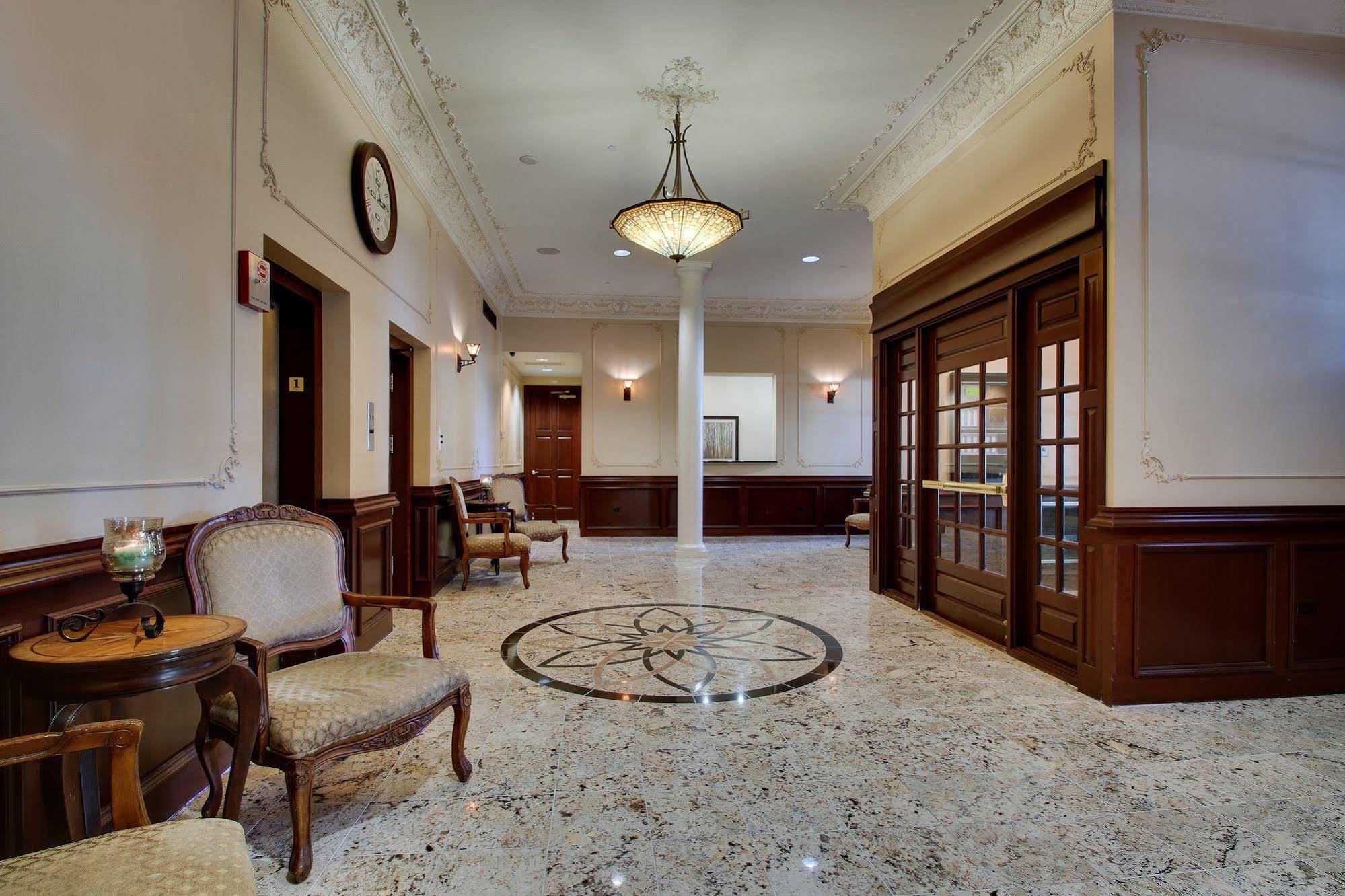 Dewitt Hotel And Suites Чикаго Экстерьер фото