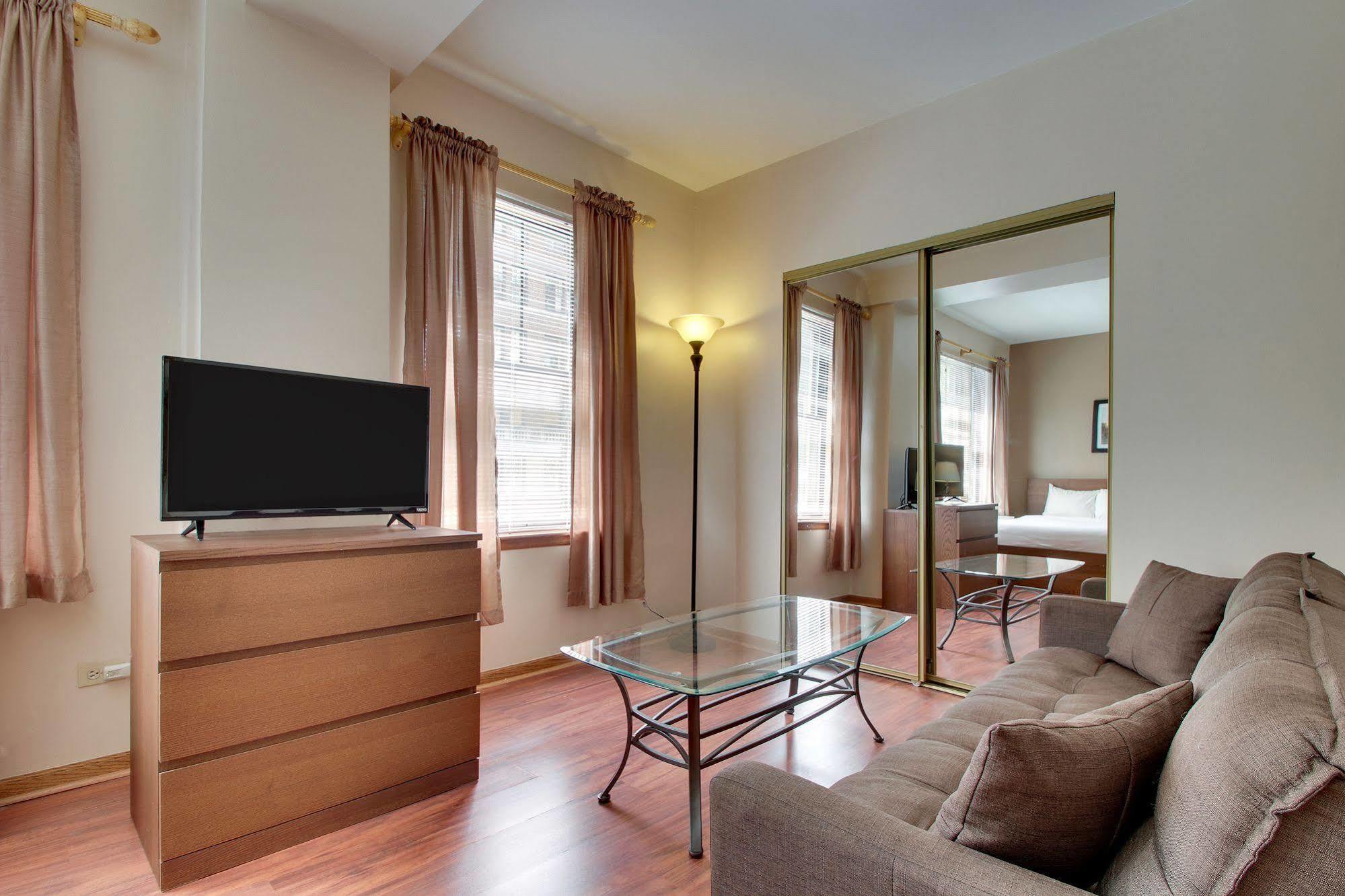 Dewitt Hotel And Suites Чикаго Экстерьер фото