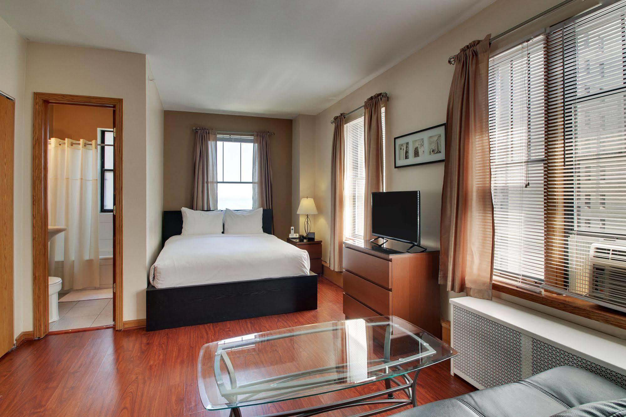Dewitt Hotel And Suites Чикаго Экстерьер фото